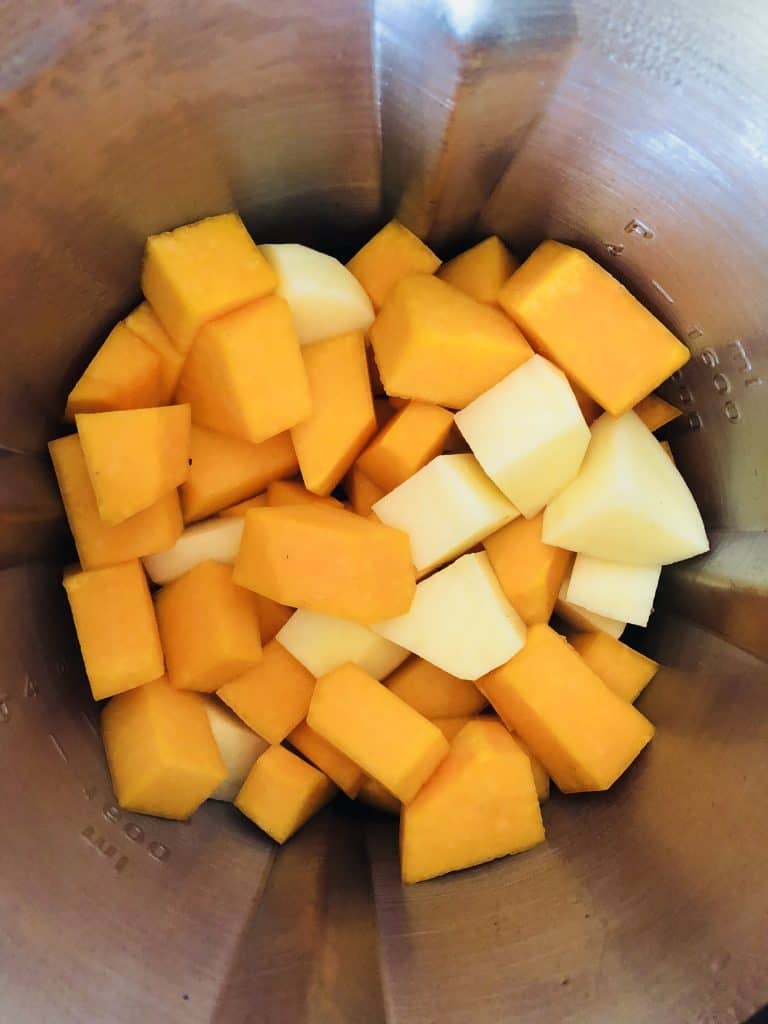 https://lianaskitchen.co.uk/wp-content/uploads/2018/09/Butternut-Squash-Soup-1-768x1024.jpg