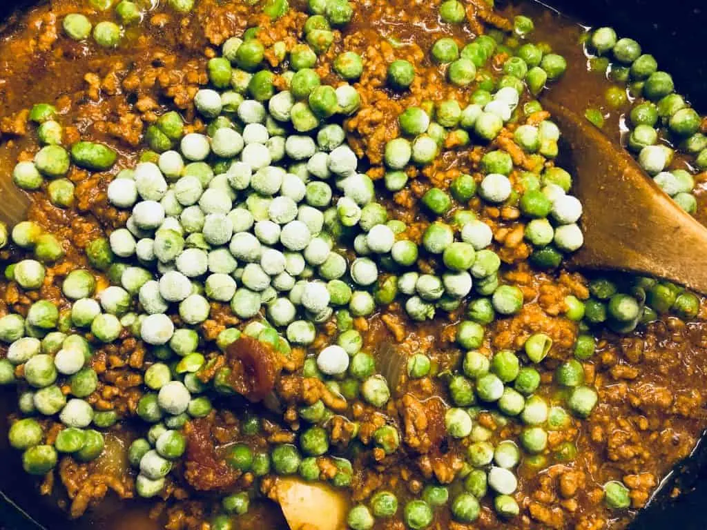 adding peas to slow cooker beef keema