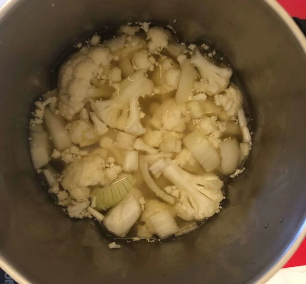 https://lianaskitchen.co.uk/wp-content/uploads/2019/01/cauliflower-soup-ingredients-in-soup-maker-1024x952.jpg.webp