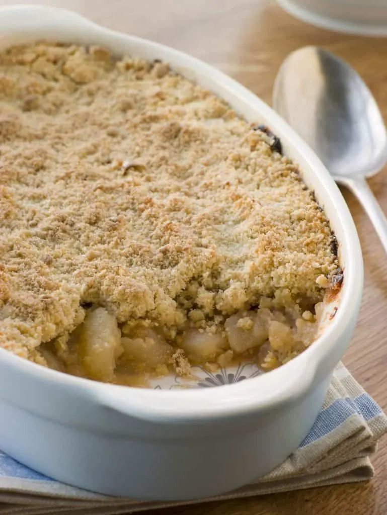 apple crumble in dish