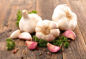 garlic bulbs and garlic cloves