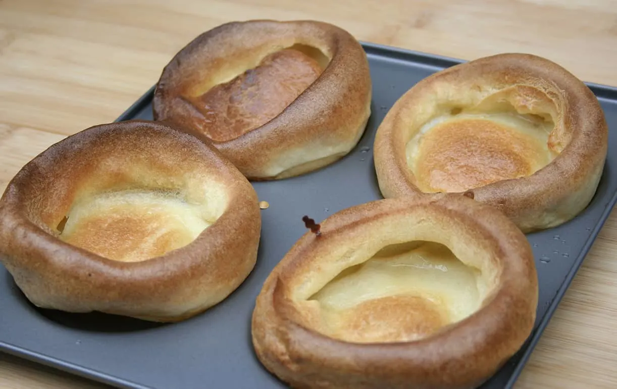 Easy family size Yorkshire pudding recipe to serve four people