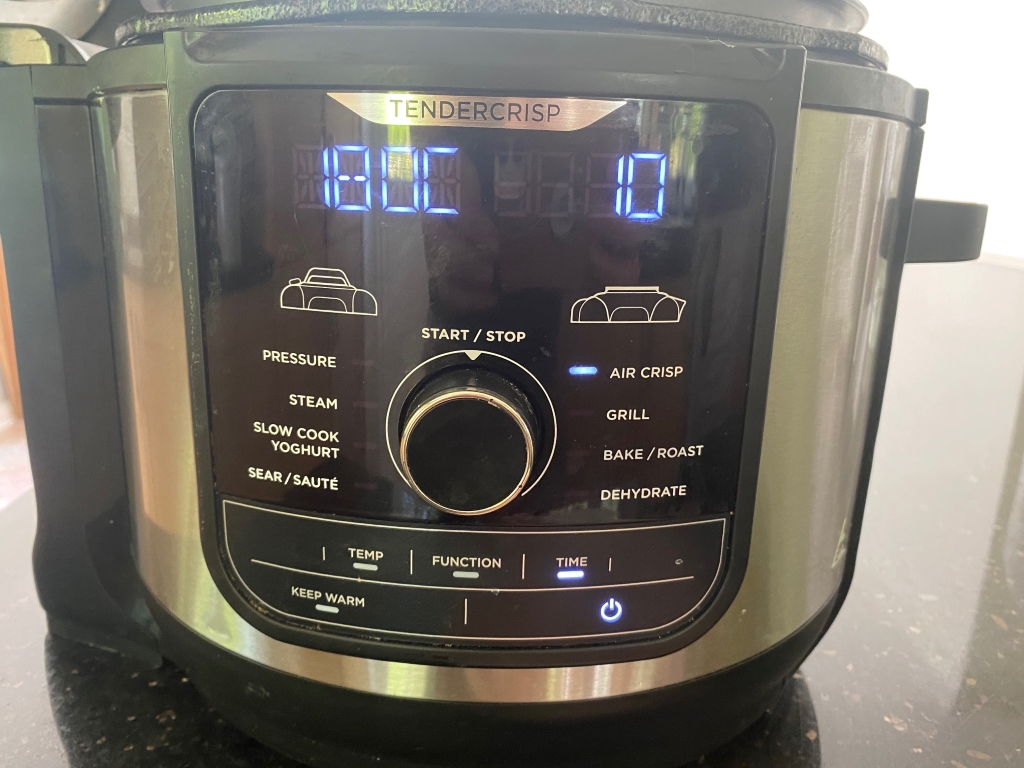 temperature and time for cooking bacon in an air fryer