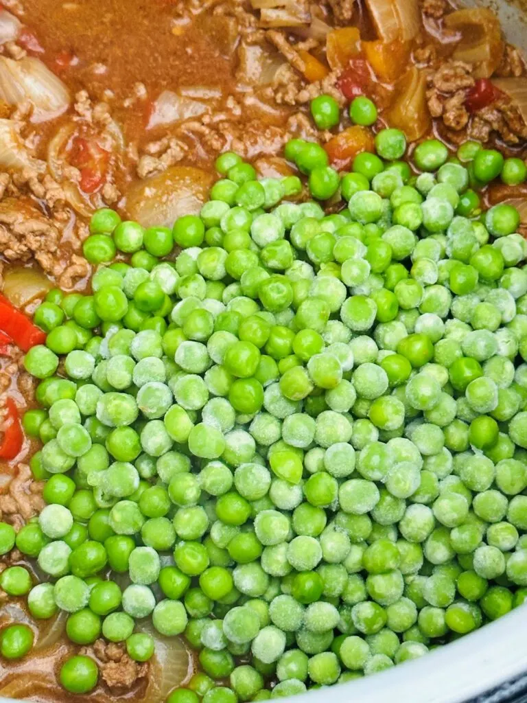 adding frozen peas to curried mince in Ninja Foodi