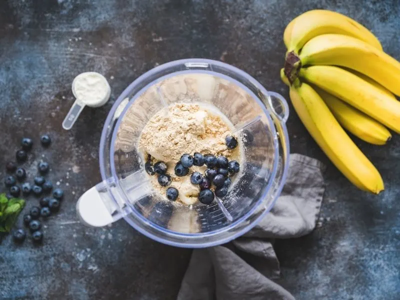 protein blueberries in smoothie blender with bananas
