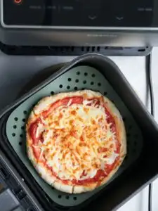 2 Ingredient Air Fryer Pizza &ndash; A Quick and Tasty Air Fryer Snack!