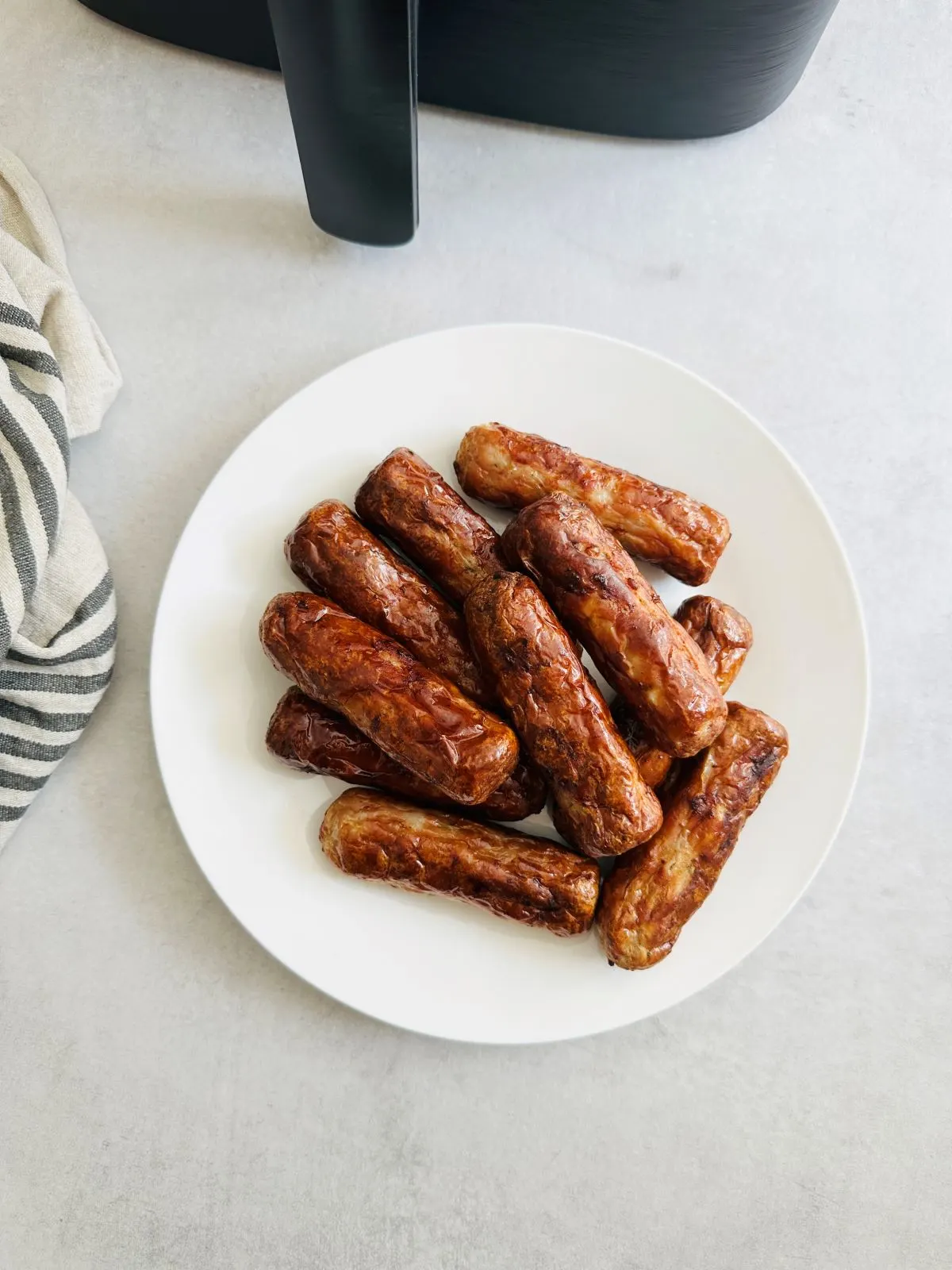 cooked air fryer sausages on a plate
