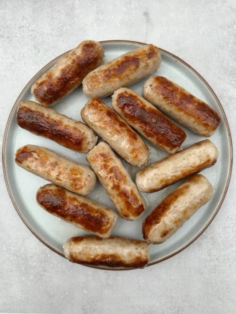 https://lianaskitchen.co.uk/wp-content/uploads/browned-sausages-768x1024.jpg.webp