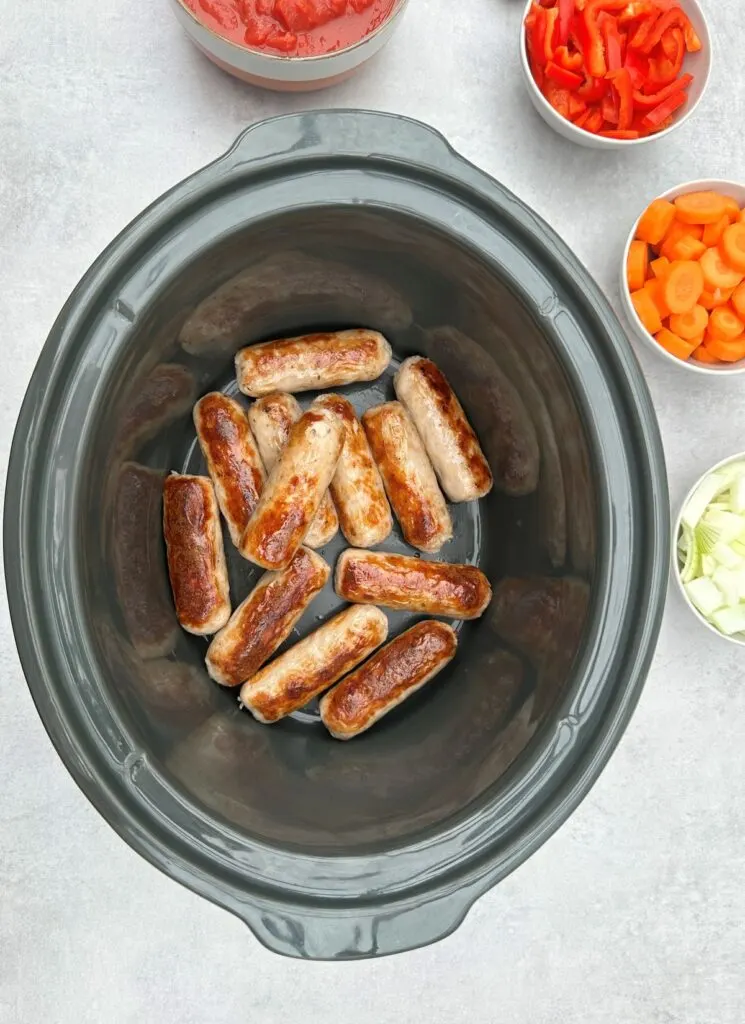 browned sausages in slow cooker