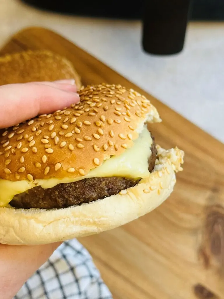 cheeseburger cooked from frozen in air fryer