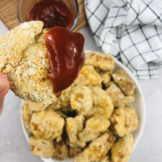 chicken nuggets with dip