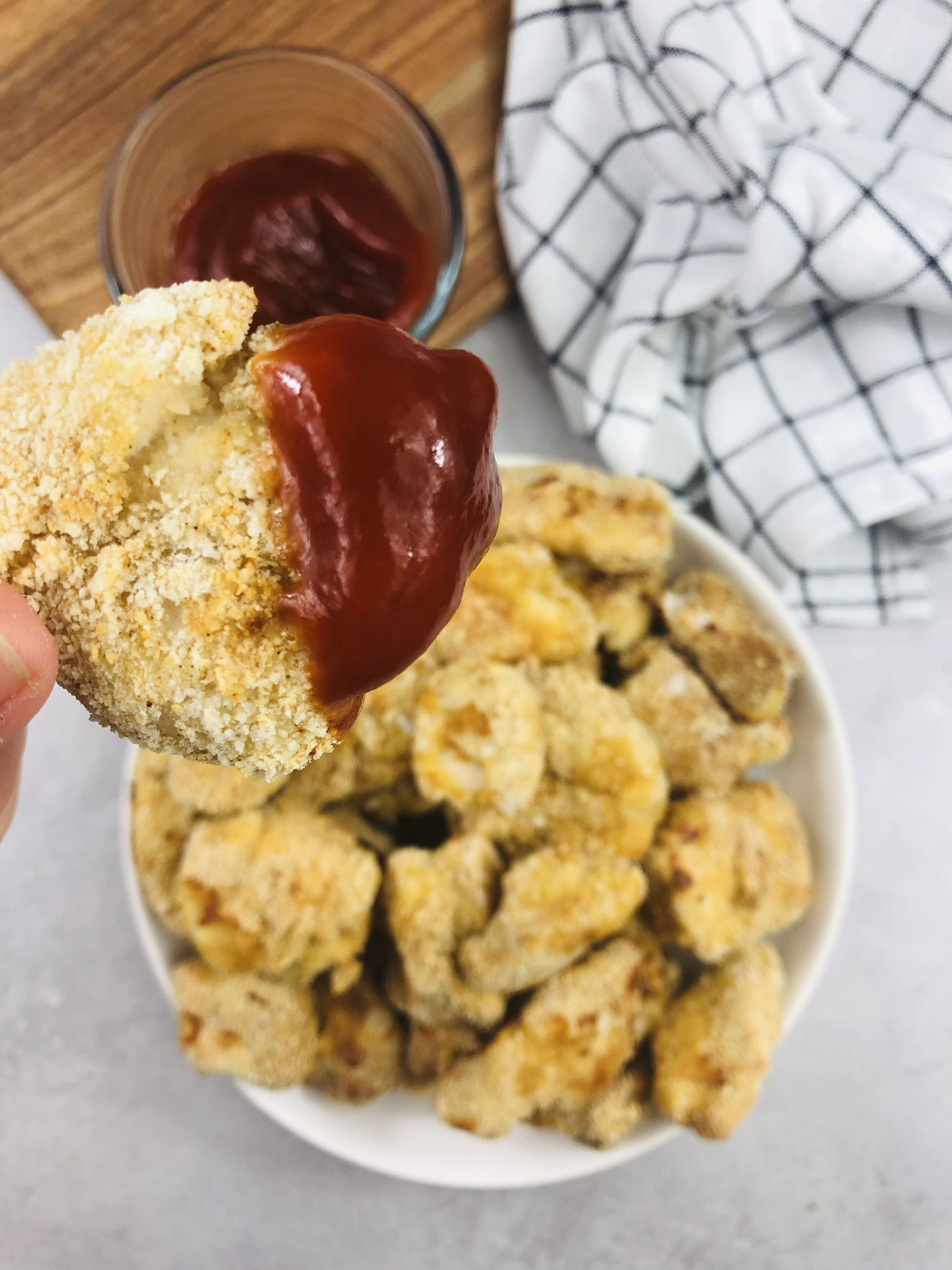 chicken nuggets with dip
