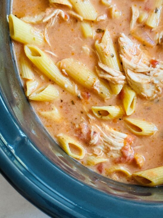 Effortlessly Delicious: One-Pot Slow Cooker Chicken Pasta That Melts in