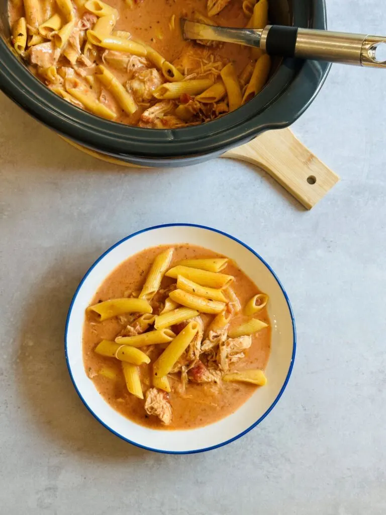 slow cooker chicken pasta in a bowl 
