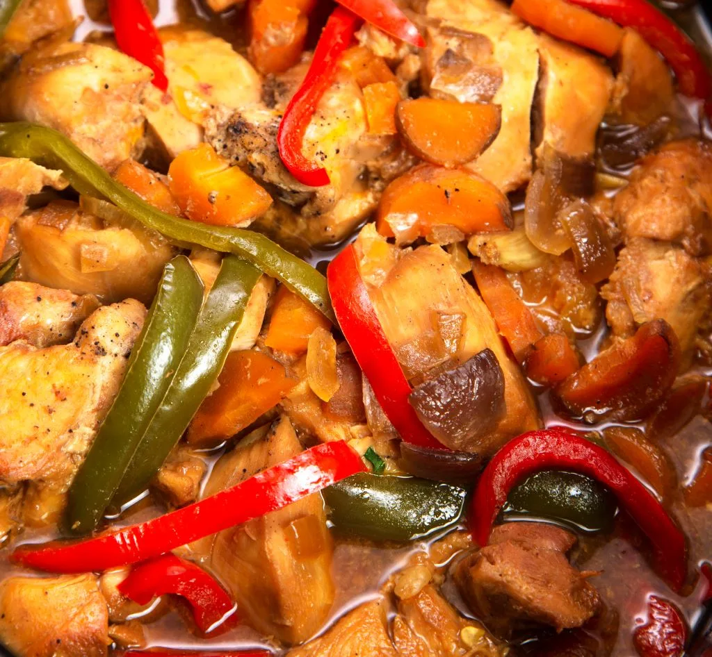 adding peppers to sweet and sour chicken in slow cooker