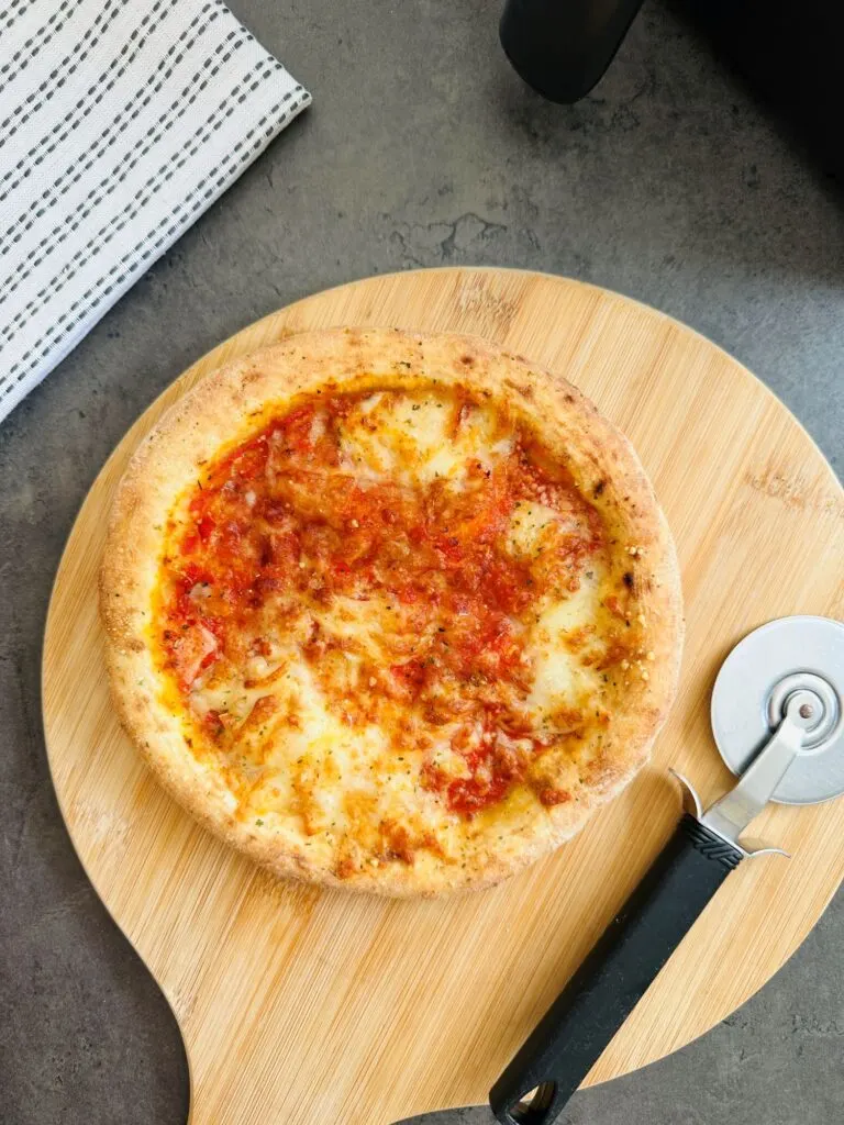 cutting air fryer frozen pizza