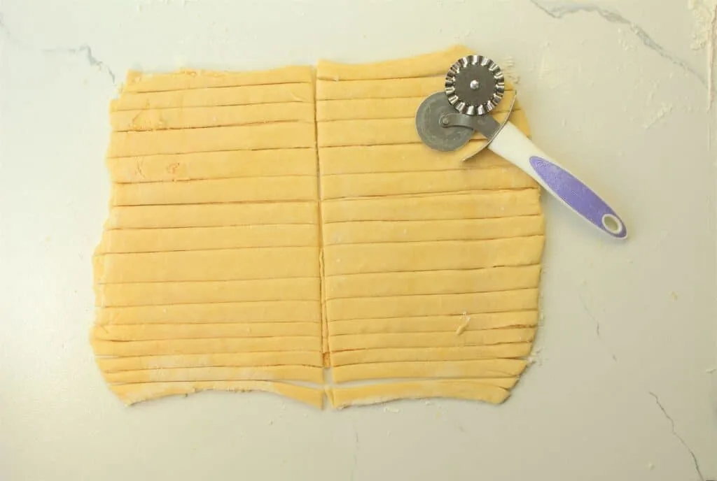 cutting puff pastry for cheese straws