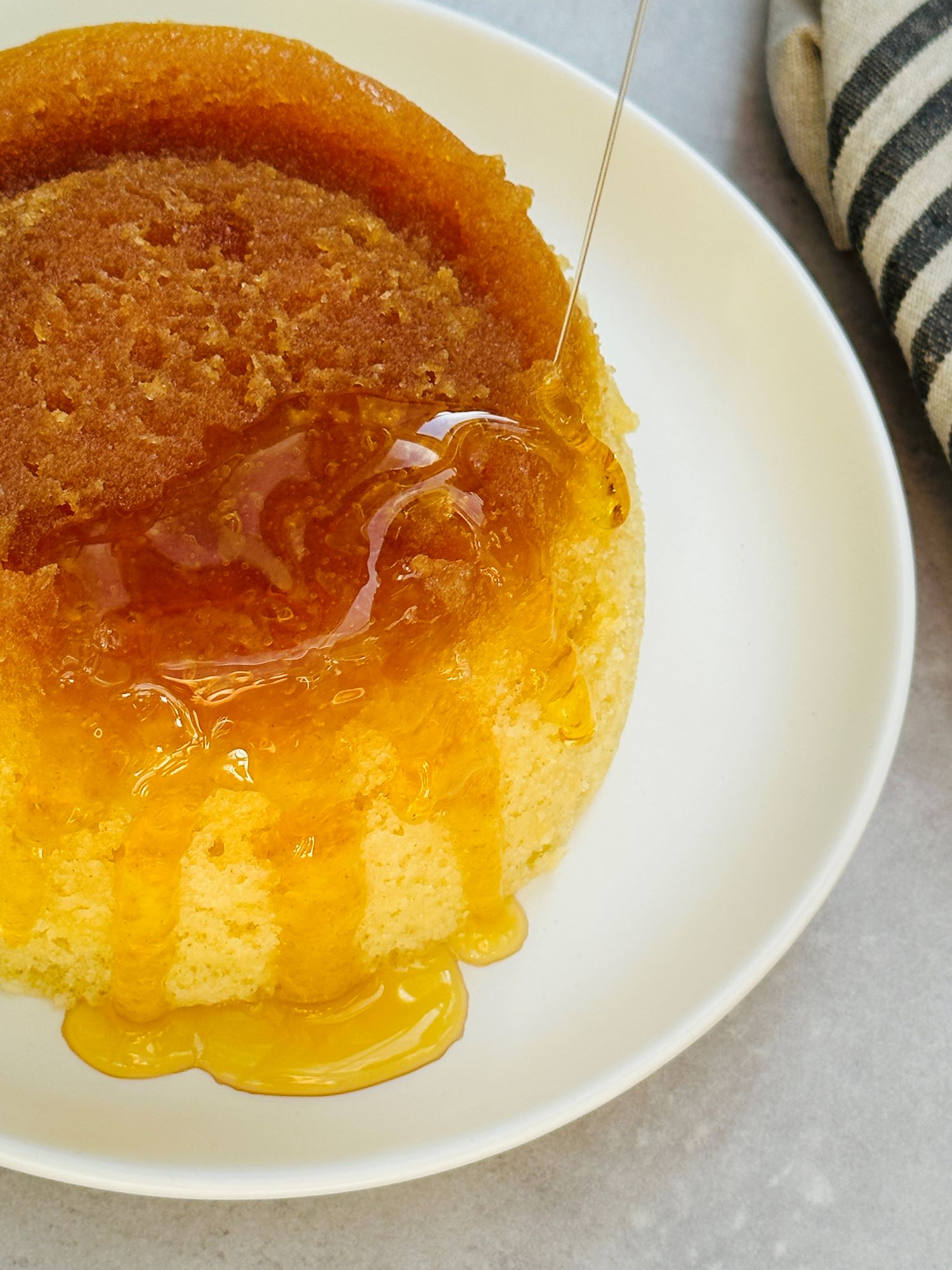 drizzling golden syrup on sponge cake