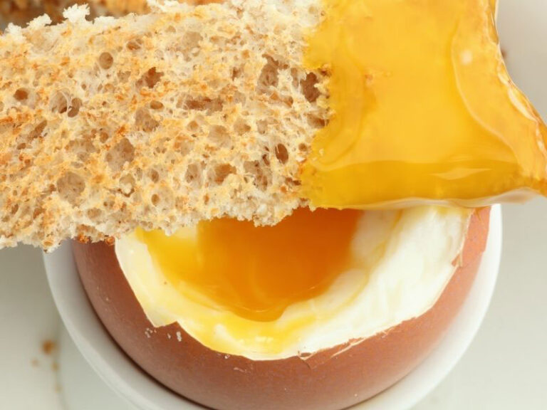 How To Make Dippy Eggs (Make Perfect Eggs and Soldiers!) Liana's Kitchen