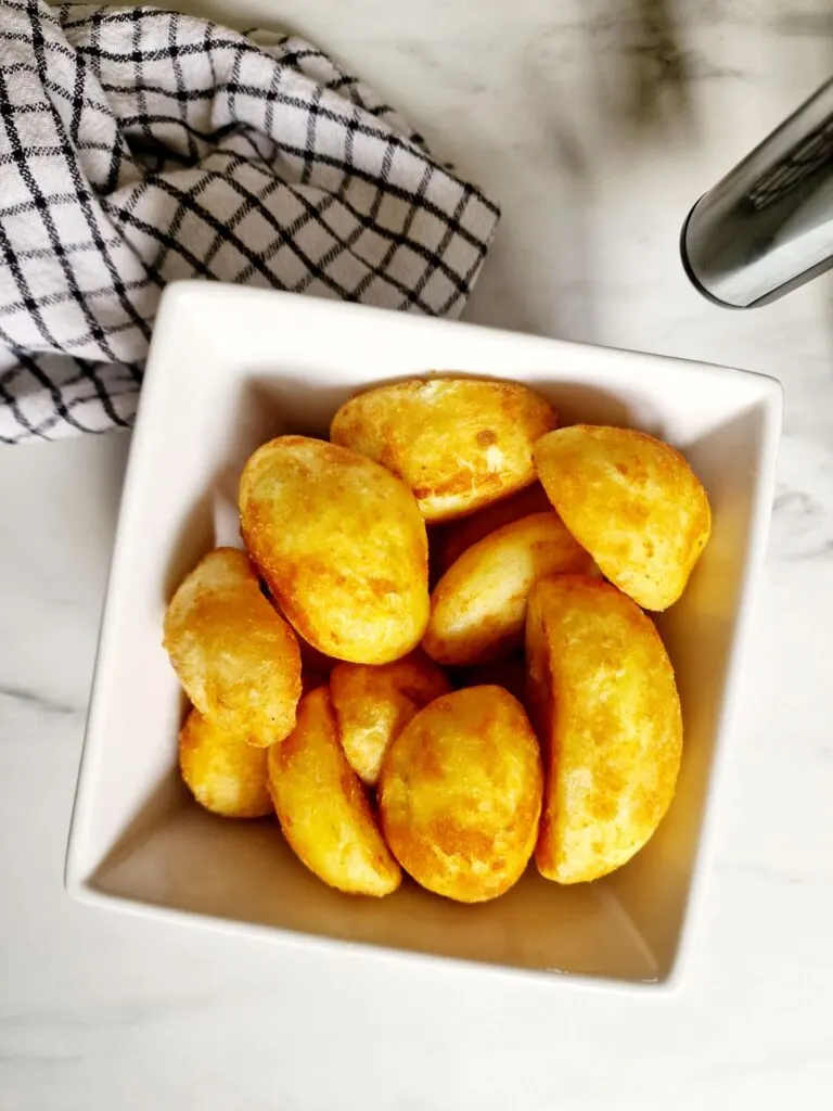 roast potatoes cooked from frozen in an air fryer