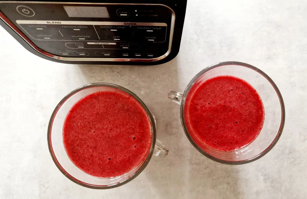 https://lianaskitchen.co.uk/wp-content/uploads/frozen-smoothie-recipe.jpg.webp