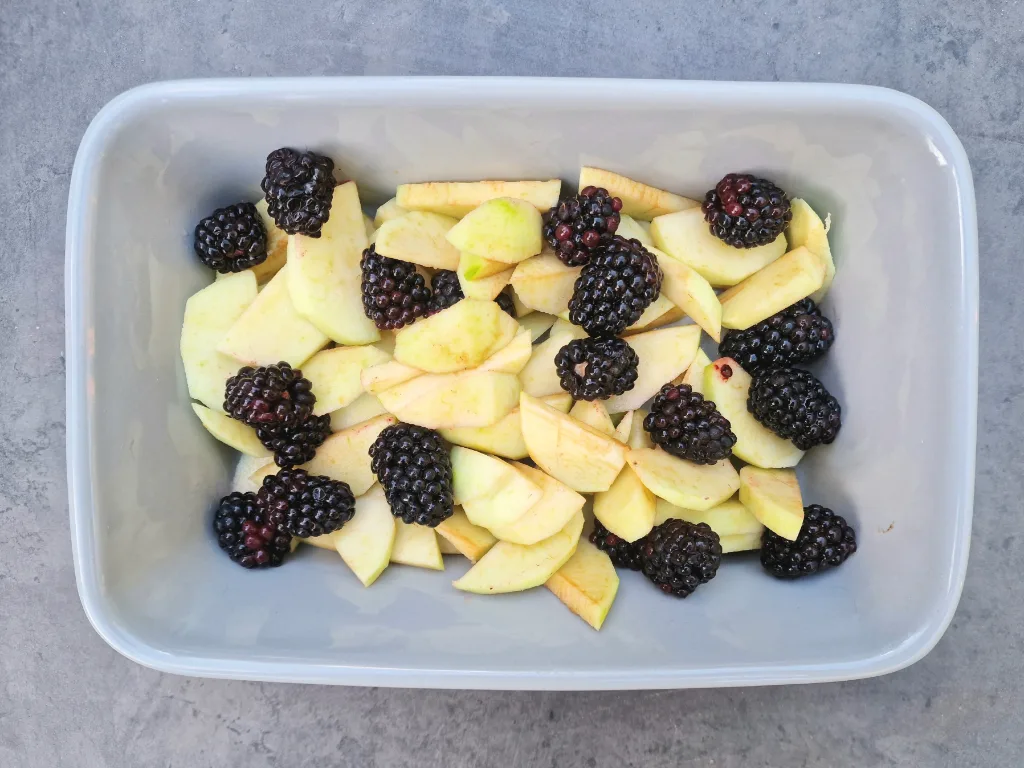 fruit in roasting dish