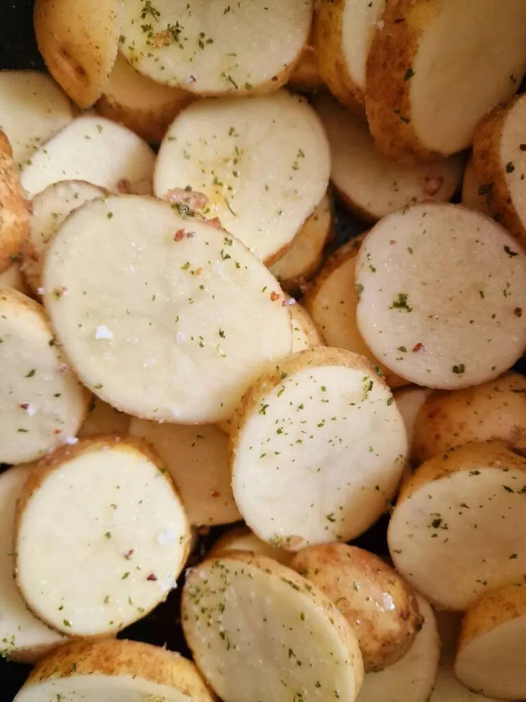 garlic and herb potato slices