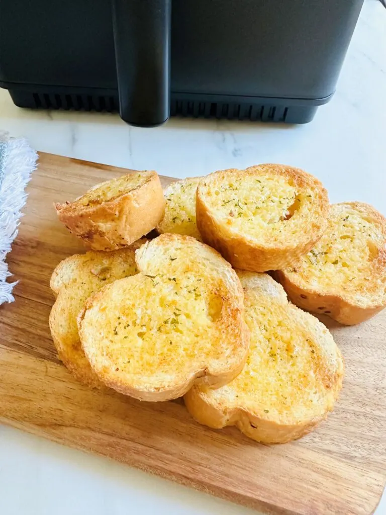 Frozen garlic bread in air fryer best sale