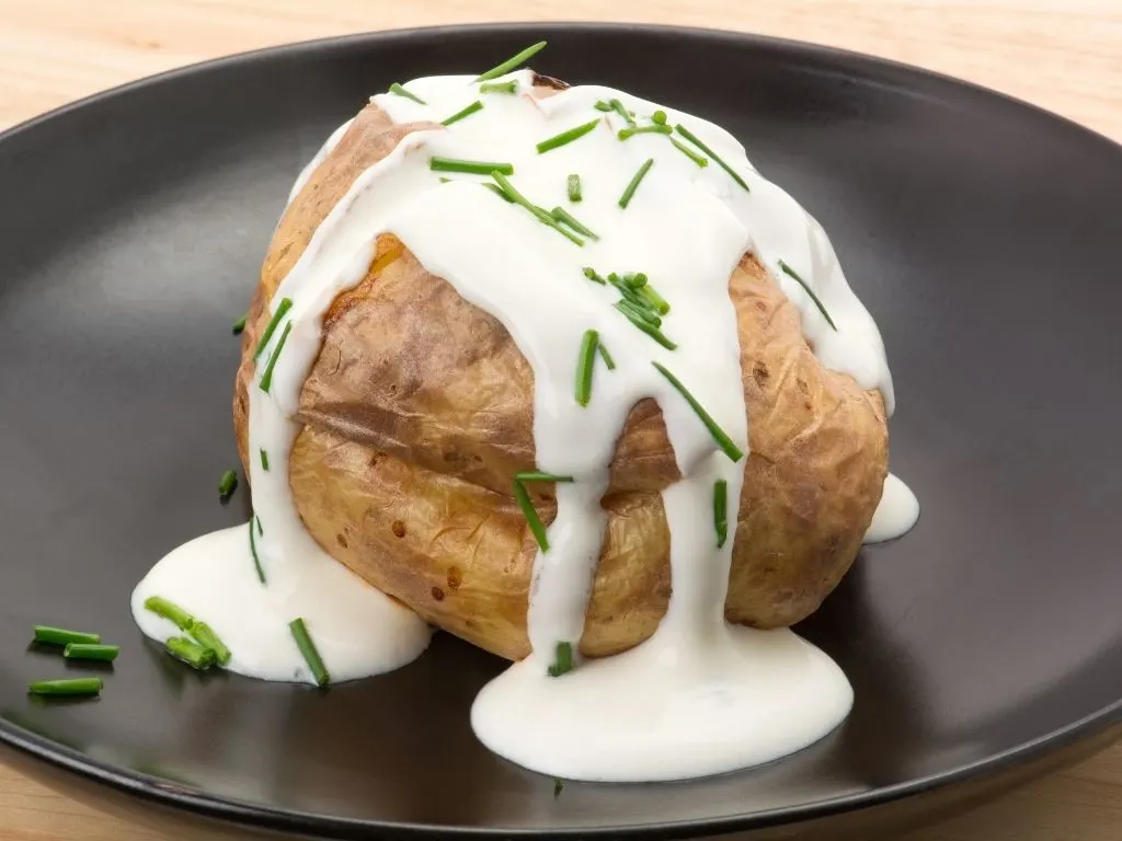 jacket potato with sour cream and chives