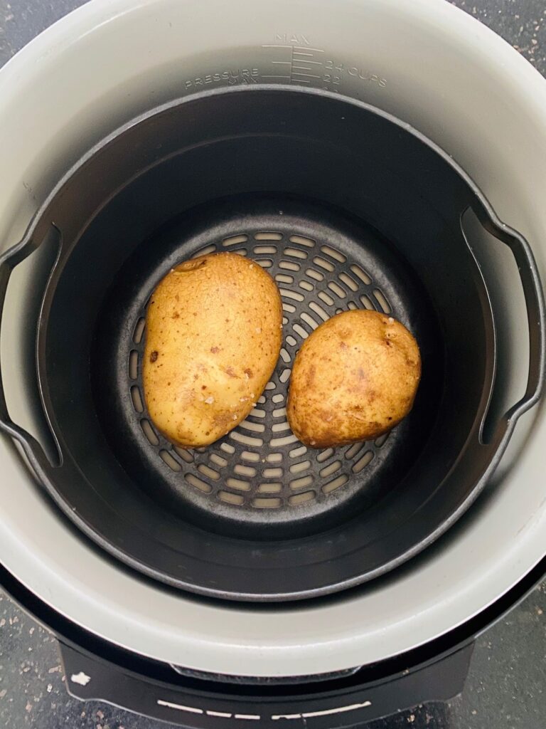 baking potatoes in air fryer basket