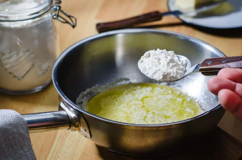 thickening a curry by using a roux