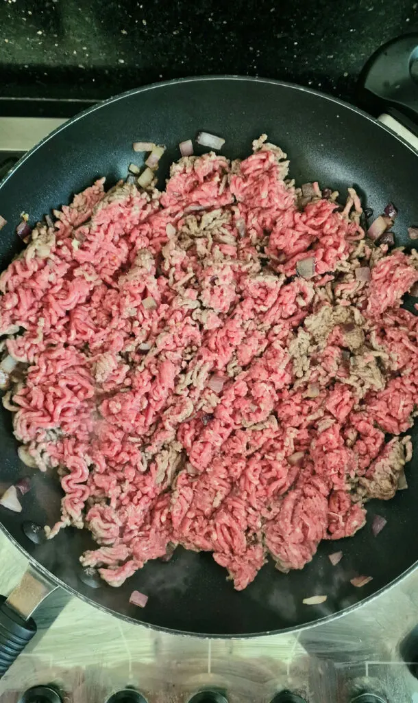 browning beef mince in pan