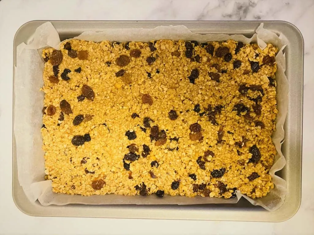 mincemeat flapjack baking tin