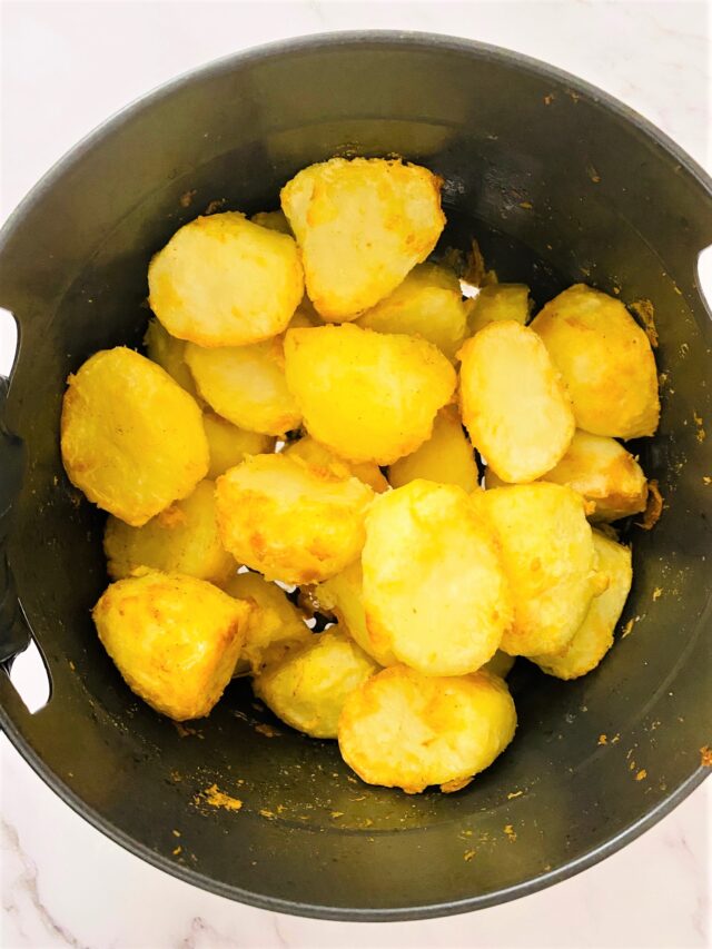 Ninja Foodi Roast Potatoes - Perfectly Crispy! - Liana's Kitchen