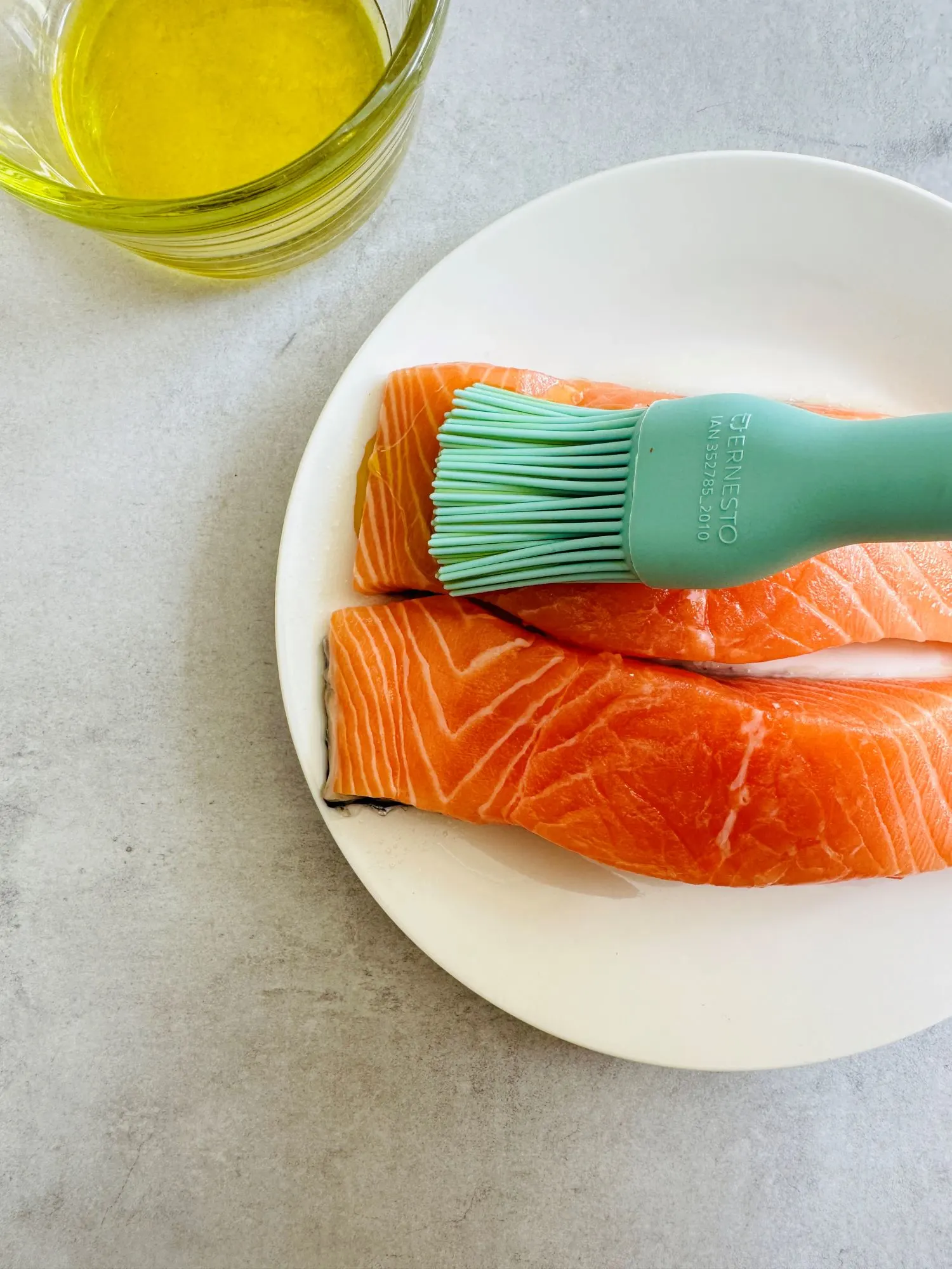 oiling a salmon fillet