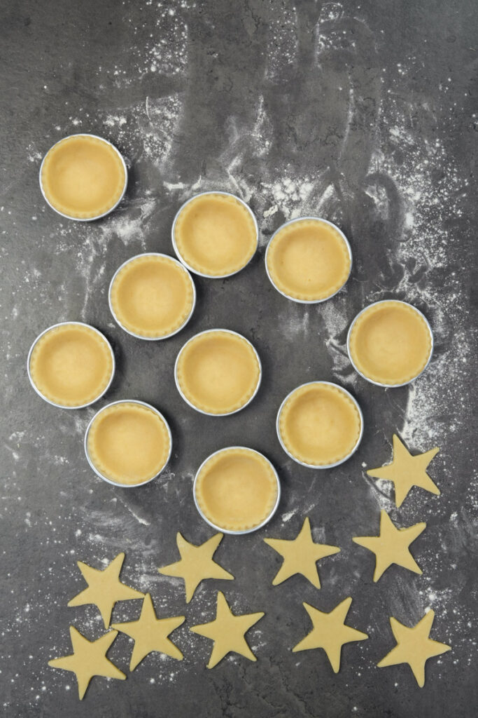 pastry bases in mince pie tins with pastry stars next to them