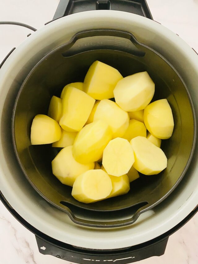 Ninja Foodi Roast Potatoes - Perfectly Crispy! - Liana's Kitchen