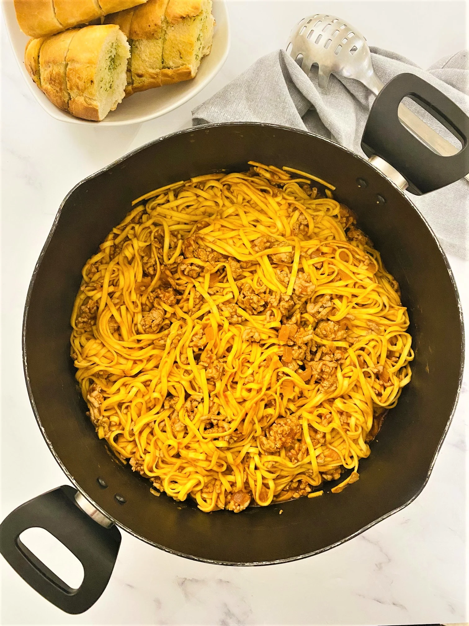 pork linguine with garlic bread