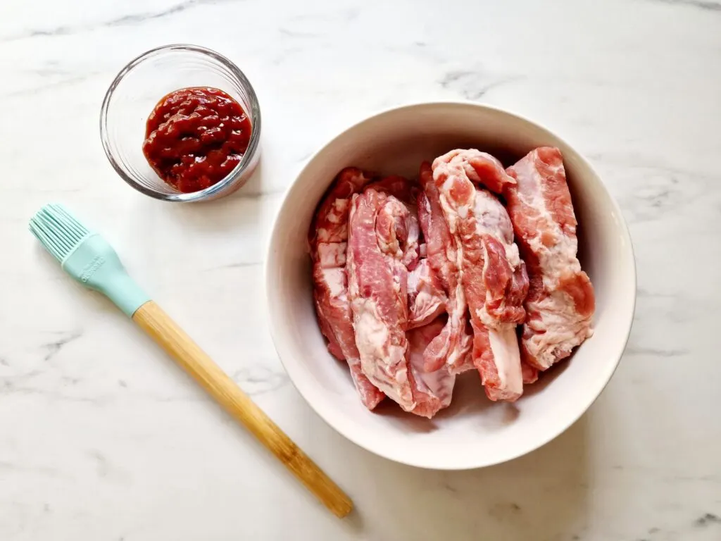 pork ribs and bbq sauce