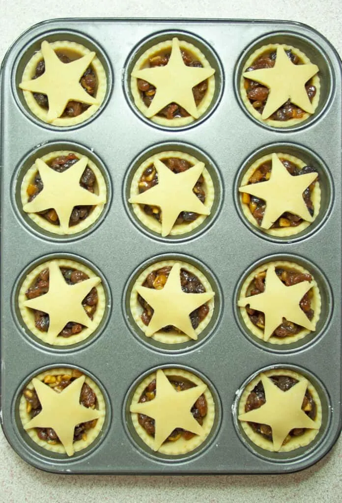 mince pies in baking tin 