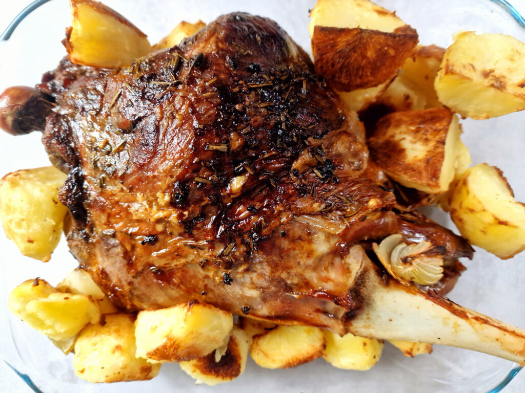 roasted leg ogf lamb with roasted potatoes