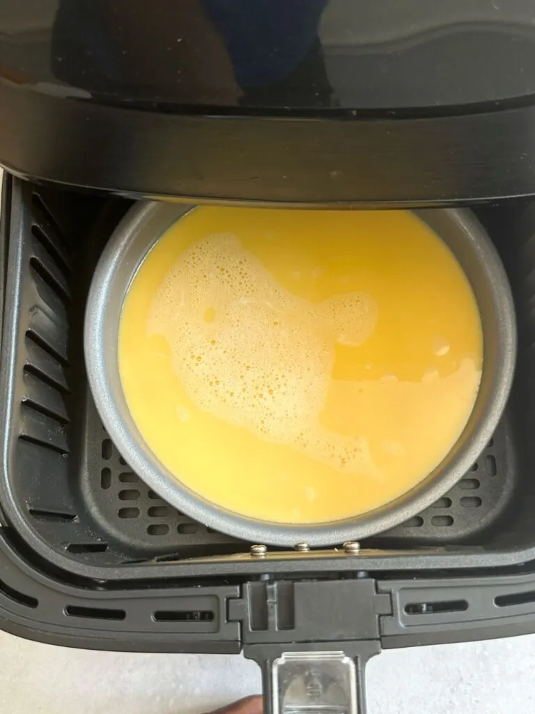 https://lianaskitchen.co.uk/wp-content/uploads/scrambled-egg-in-air-fryer-768x1024.jpg.webp