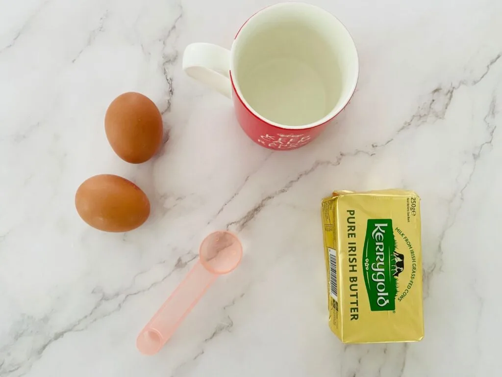 microwave scrambled eggs ingredients, 2 eggs, water, butter and mug