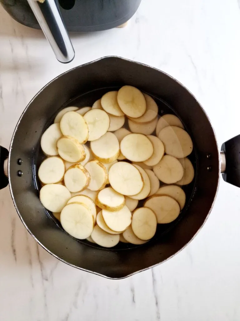 sliced potatoes in water