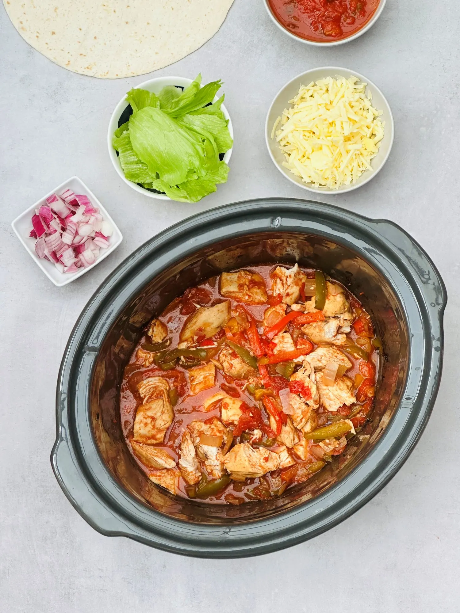 https://lianaskitchen.co.uk/wp-content/uploads/slow-cooker-chicken-fajitas-2.jpg.webp