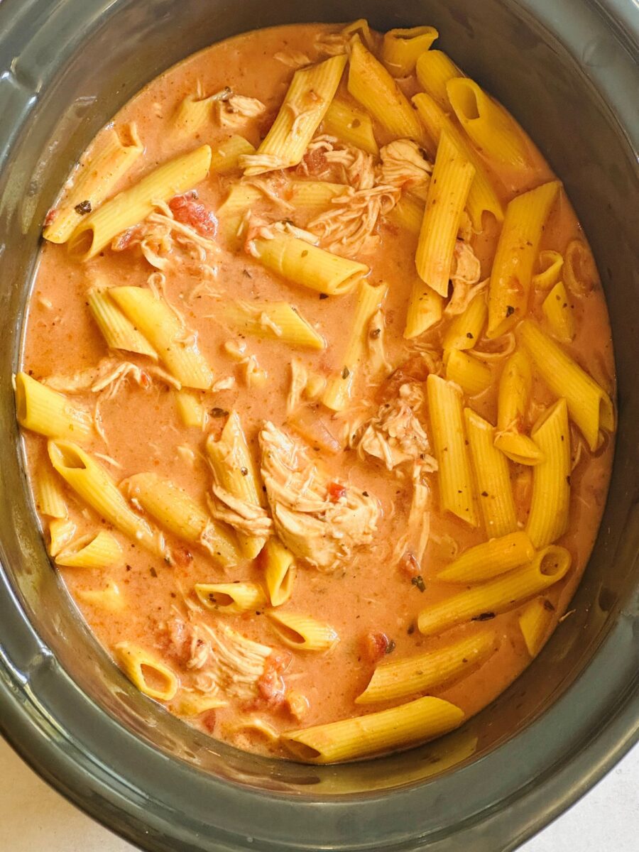 Effortlessly Delicious OnePot Slow Cooker Chicken Pasta That Melts in