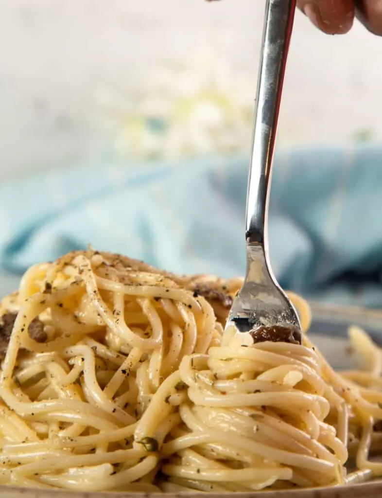 spaghetti carbonara close up