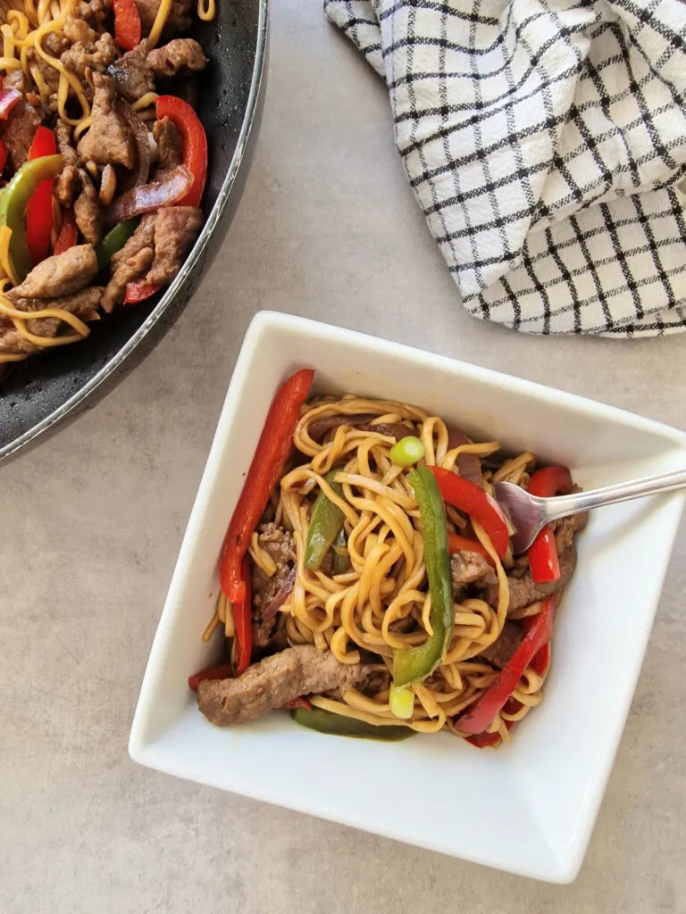 stir fry beef in bowl