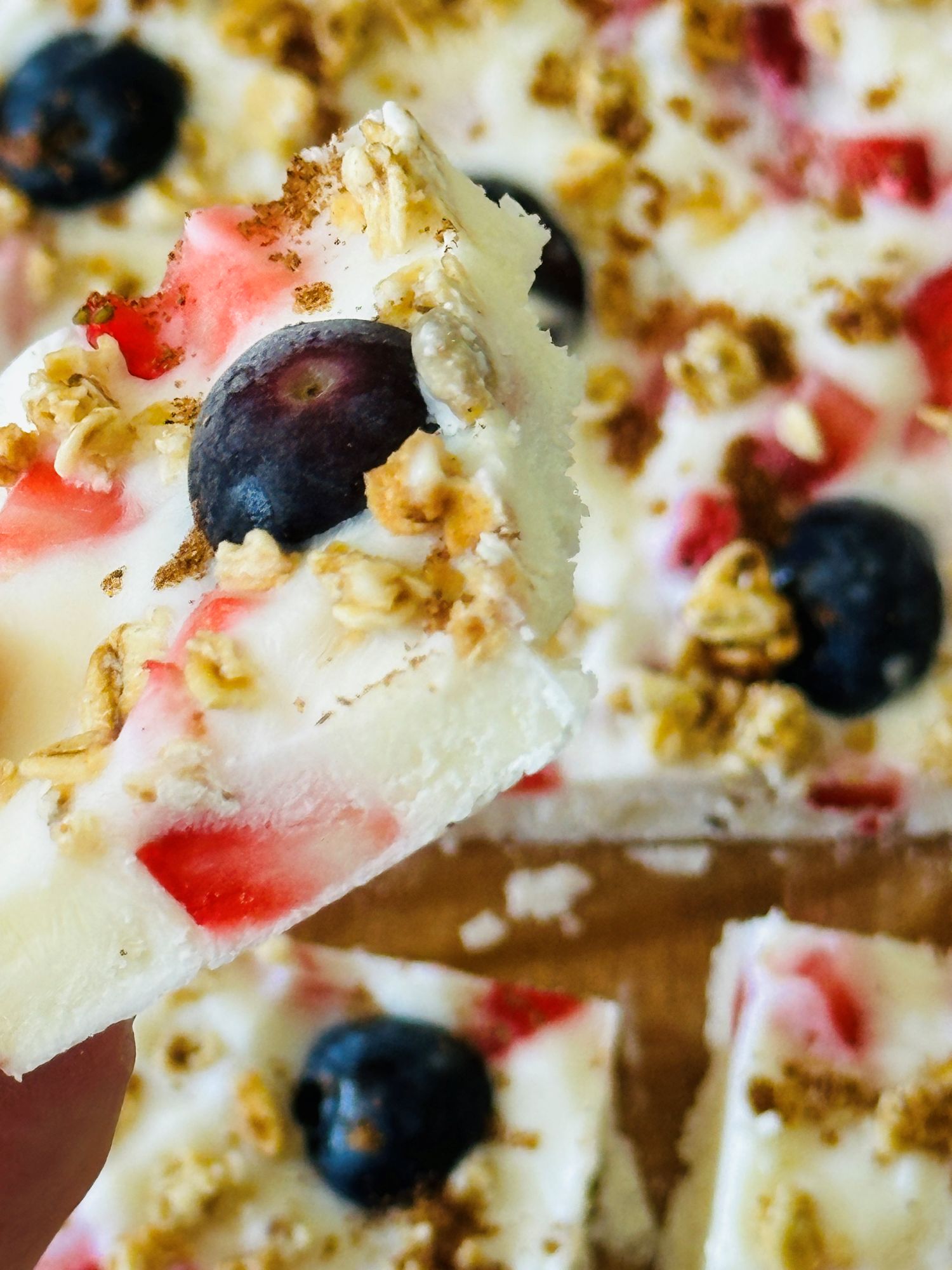 yoghurt bark with berries